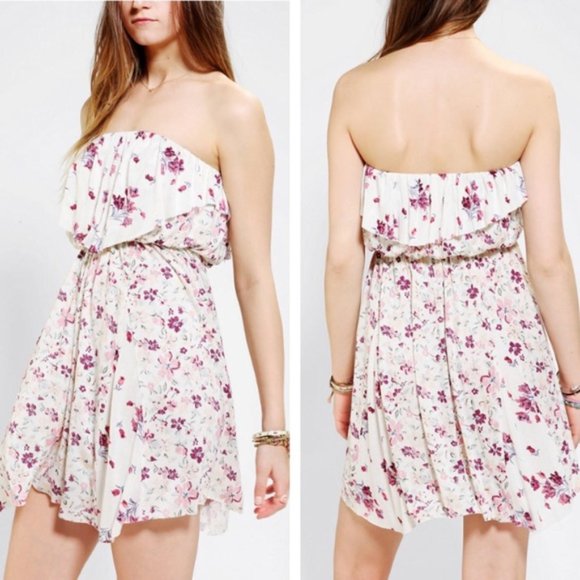 🌸 UO Kimchi Blue Strapless Floral Dress 🏝️ - Picture 1 of 6